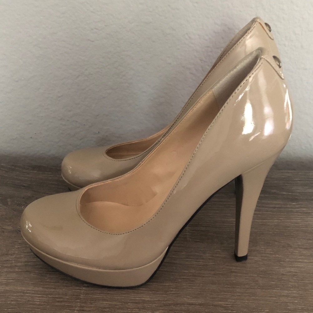 Nude beige patent pump platform heel